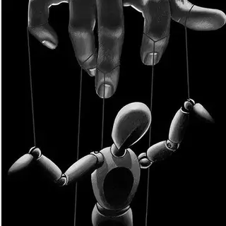The Puppet  A Marionete